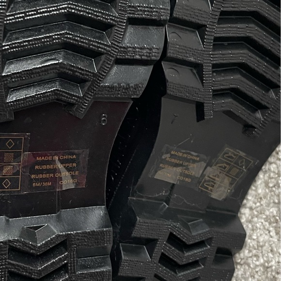 Micheal Micheal Kors Black Glossy Rain Boots Size 6/7 - Picture 14 of 14